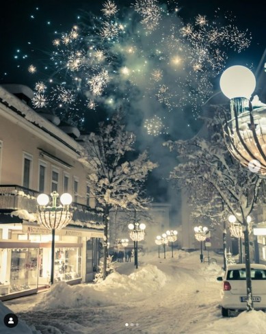 imagine din orasul austriac bad ischl in timpul iernii cu ninsoare si zapada