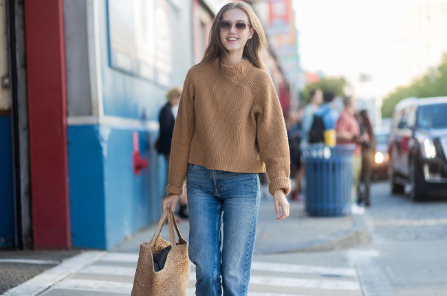 tinuta blugi cu pulover