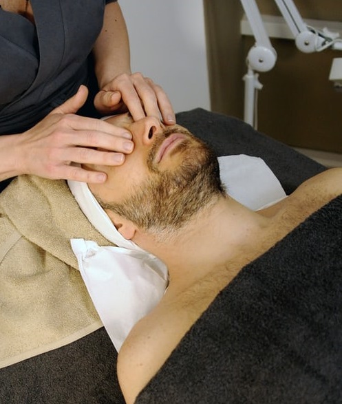 tratament facial bărbați-masaj