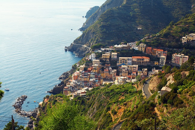 Peisaj din Italia, coasta se împletește cu marea