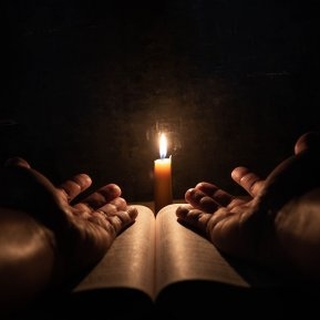 Rugăciunea celor 9 marți poate îndepărta neliniștea sufletească dacă este rostită ca la carte, cu o candelă aprinsă alături