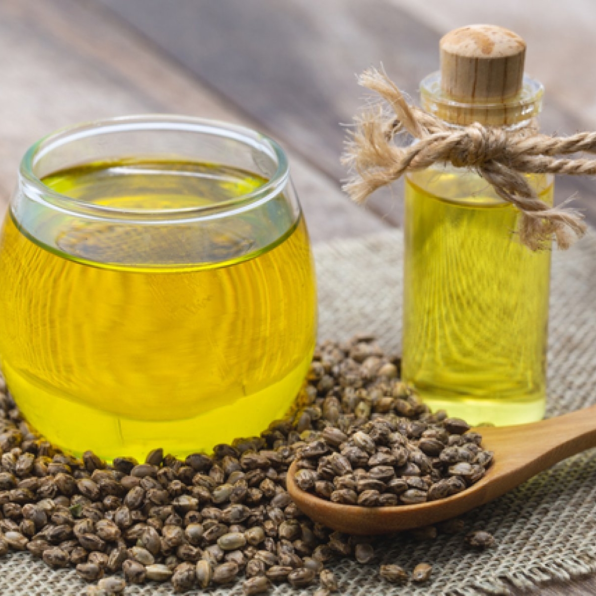 Împachetări cu ulei de ricin: ce înseamnă și cât de benefice sunt