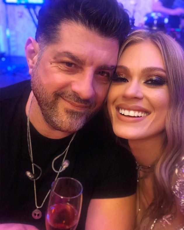 tavi colen si emma fac un selfie impreuna zambitori