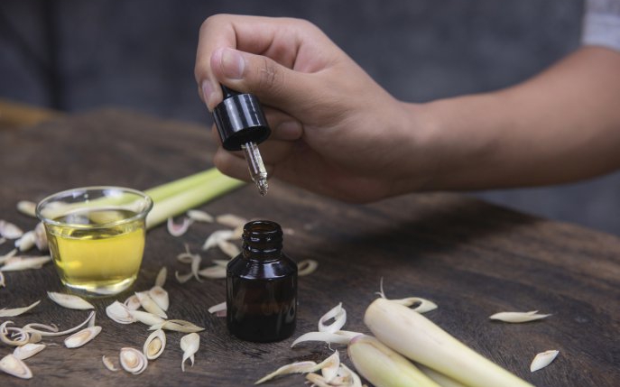 14 beneficii pe care le are uleiul esențial de lemongrass pentru casa ta