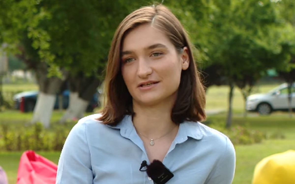 Adina este șefa de promoție de la Politehnica București! Este prima din familia ei care ajunge la facultate și încheie cu media 10